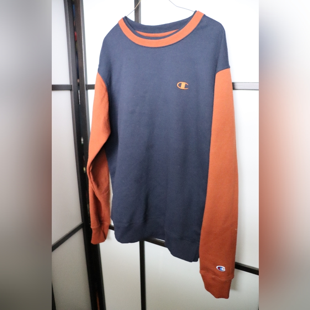 ✴️ Champion double collar navy blue/orange. Size Medium.